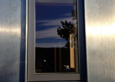 Detaljer 6_Beslått vindu i blank sink